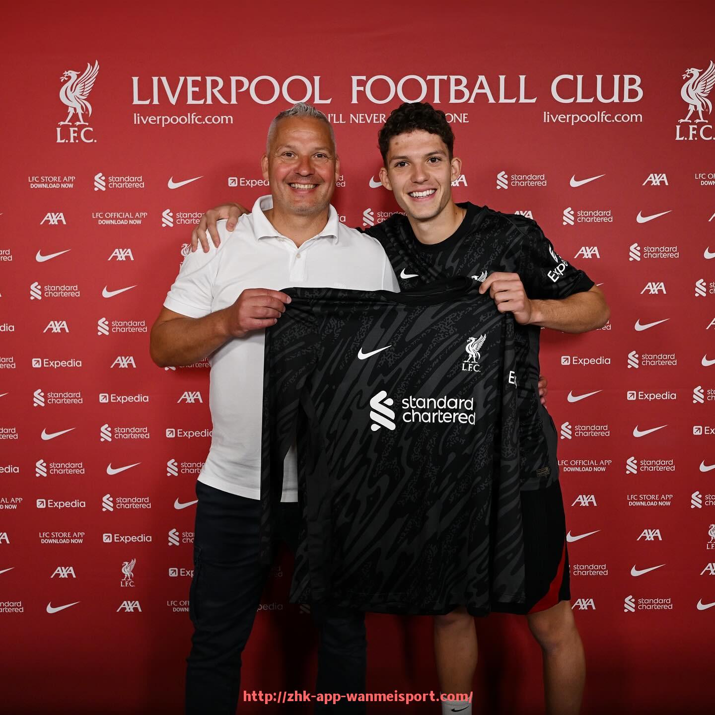 完美体育官方入口-世俱杯无球跑位与战术配合实例精选：经典镜头中的团队默契